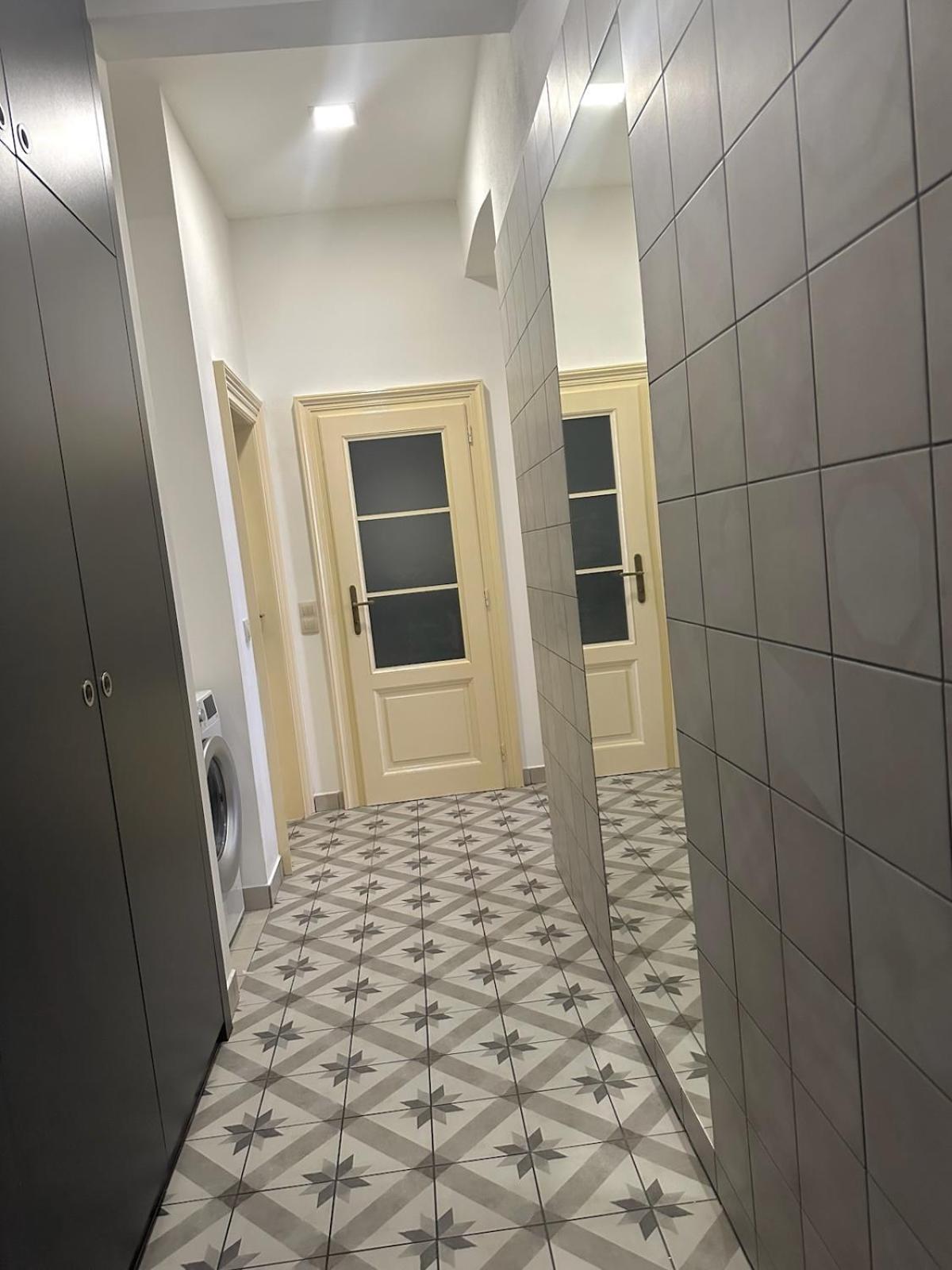 Byt Ve Meste Praha 2 エクステリア 写真